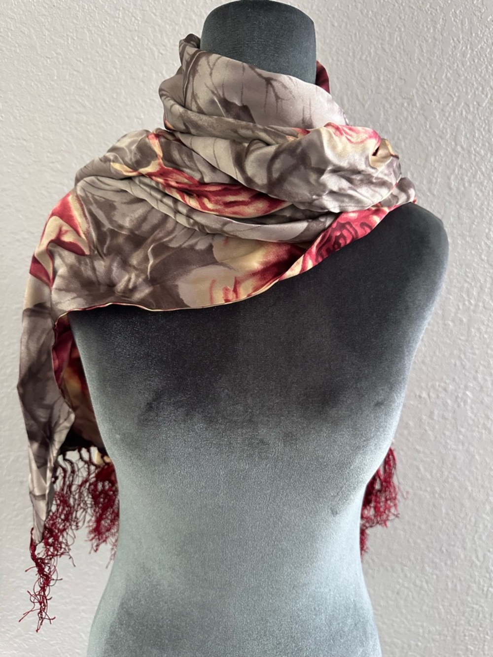 Romantic Mulberry Silk Floral Scarf Wrap Rose Print Fringe Shawl Lightweight NWT - Picture 2 of 14